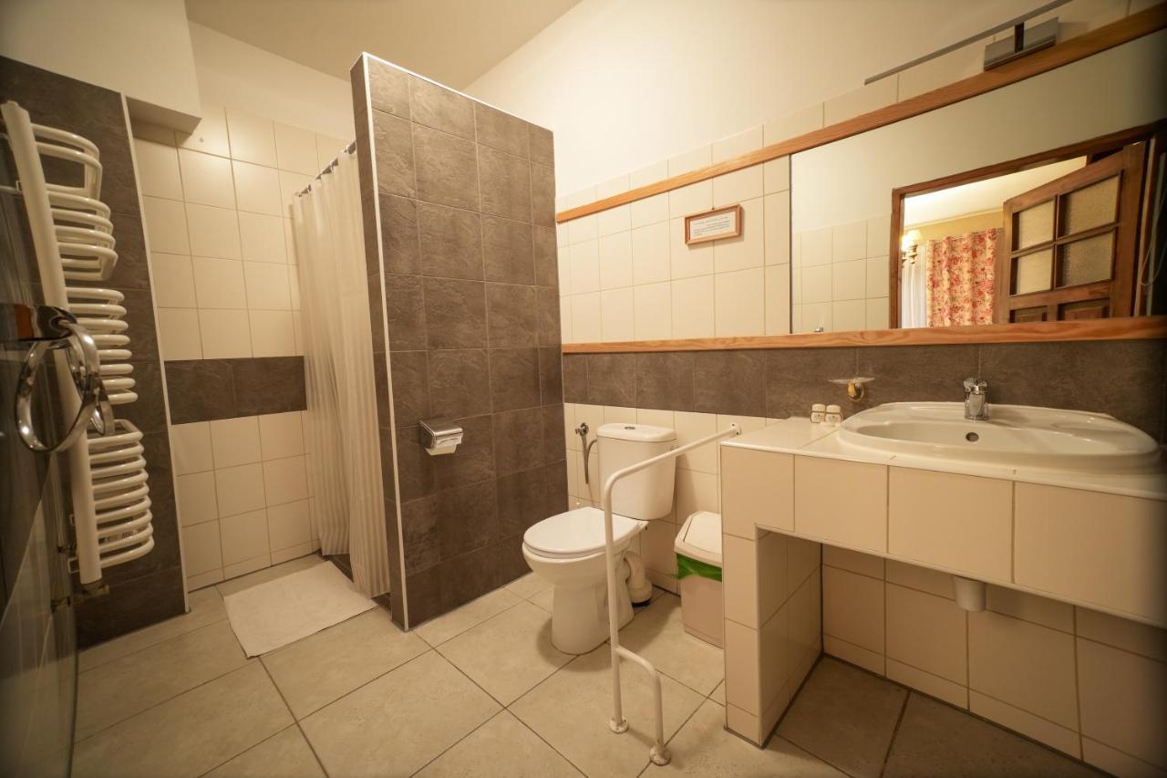 Gosciniec Debowa Gazdowka Bed & Breakfast Ustrzyki Dolne Exterior foto