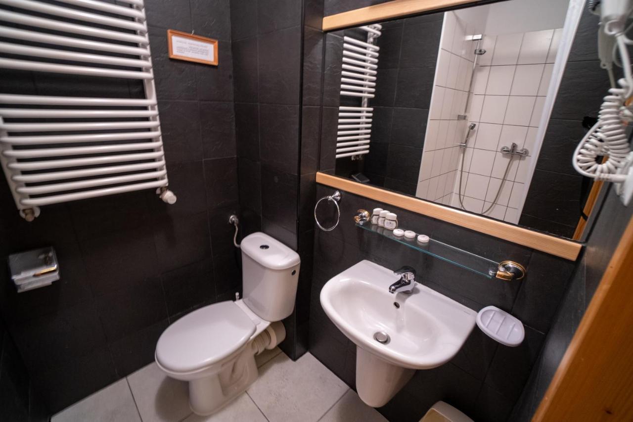 Gosciniec Debowa Gazdowka Bed & Breakfast Ustrzyki Dolne Exterior foto