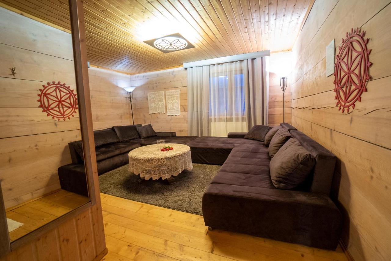 Gosciniec Debowa Gazdowka Bed & Breakfast Ustrzyki Dolne Exterior foto