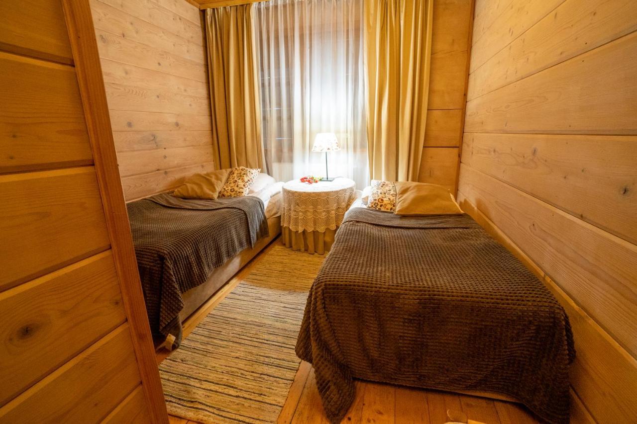 Gosciniec Debowa Gazdowka Bed & Breakfast Ustrzyki Dolne Exterior foto