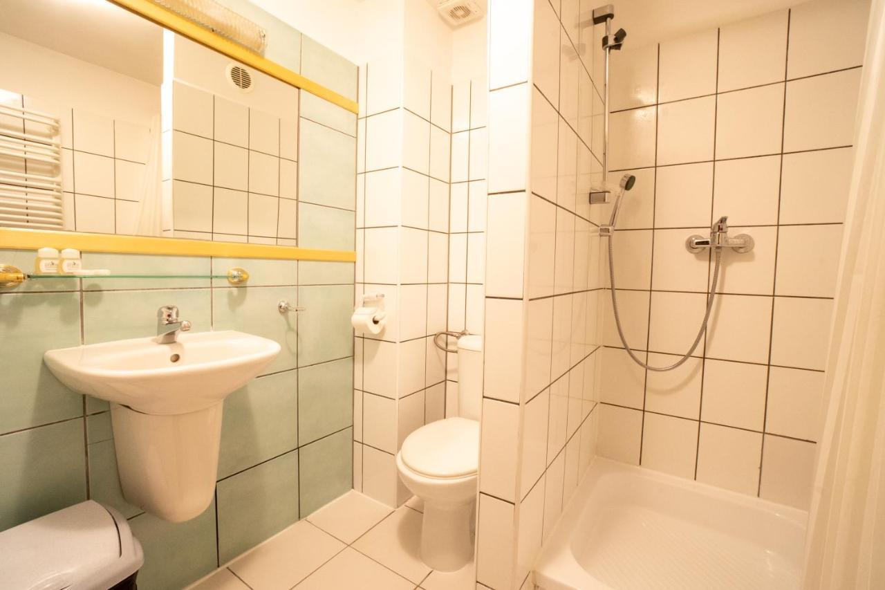 Gosciniec Debowa Gazdowka Bed & Breakfast Ustrzyki Dolne Exterior foto