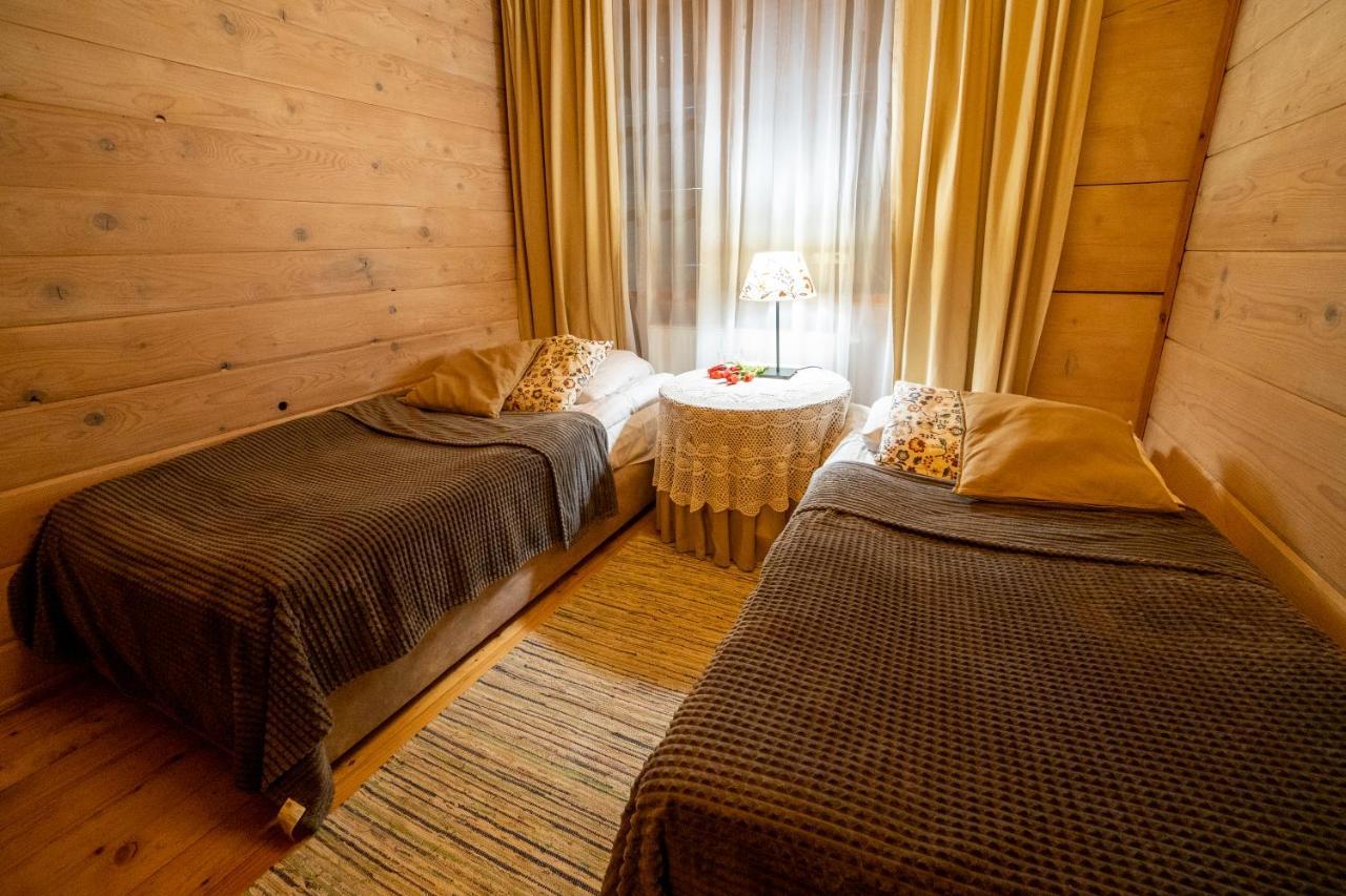 Gosciniec Debowa Gazdowka Bed & Breakfast Ustrzyki Dolne Exterior foto