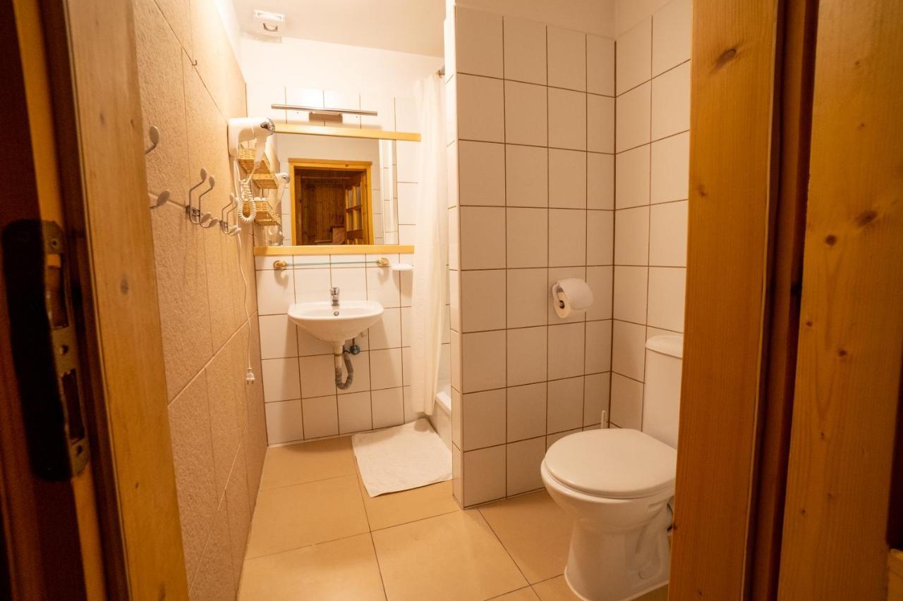 Gosciniec Debowa Gazdowka Bed & Breakfast Ustrzyki Dolne Exterior foto