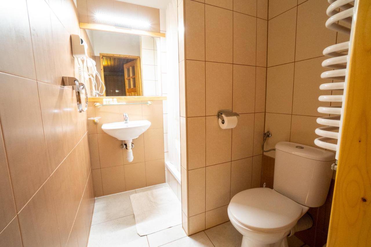 Gosciniec Debowa Gazdowka Bed & Breakfast Ustrzyki Dolne Exterior foto