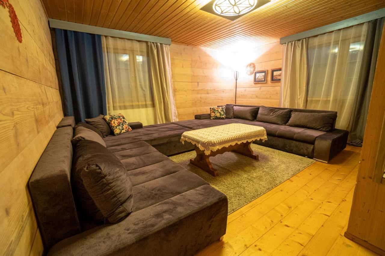 Gosciniec Debowa Gazdowka Bed & Breakfast Ustrzyki Dolne Exterior foto