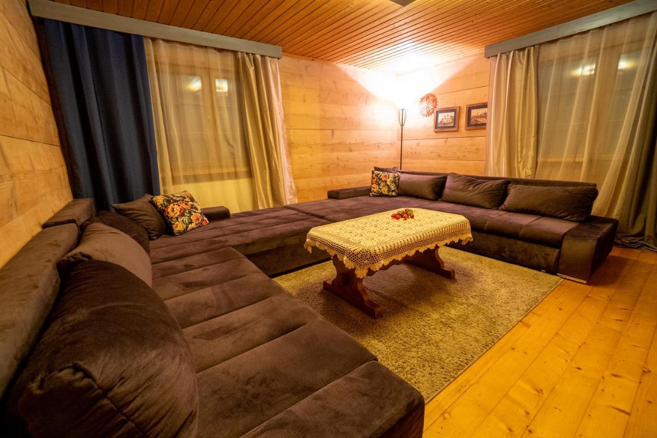 Gosciniec Debowa Gazdowka Bed & Breakfast Ustrzyki Dolne Exterior foto
