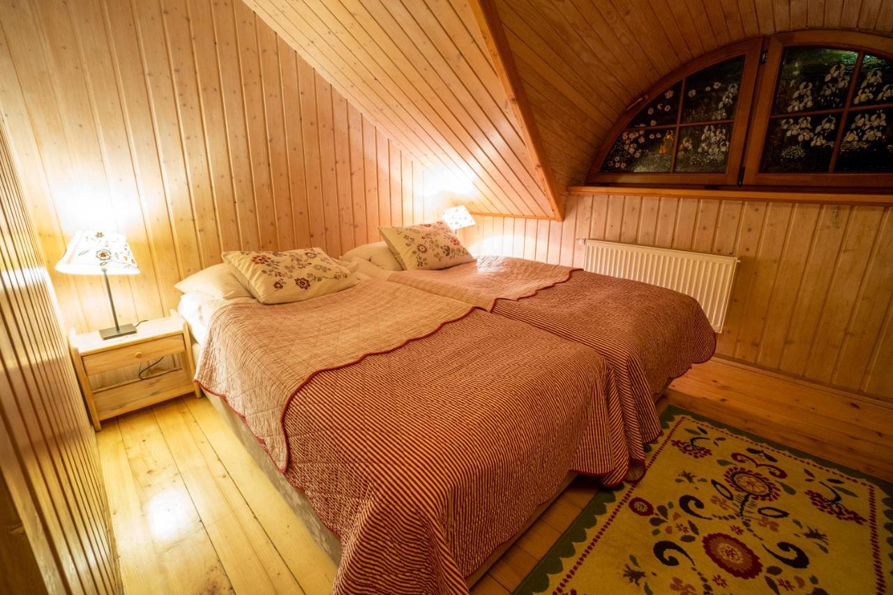 Gosciniec Debowa Gazdowka Bed & Breakfast Ustrzyki Dolne Exterior foto