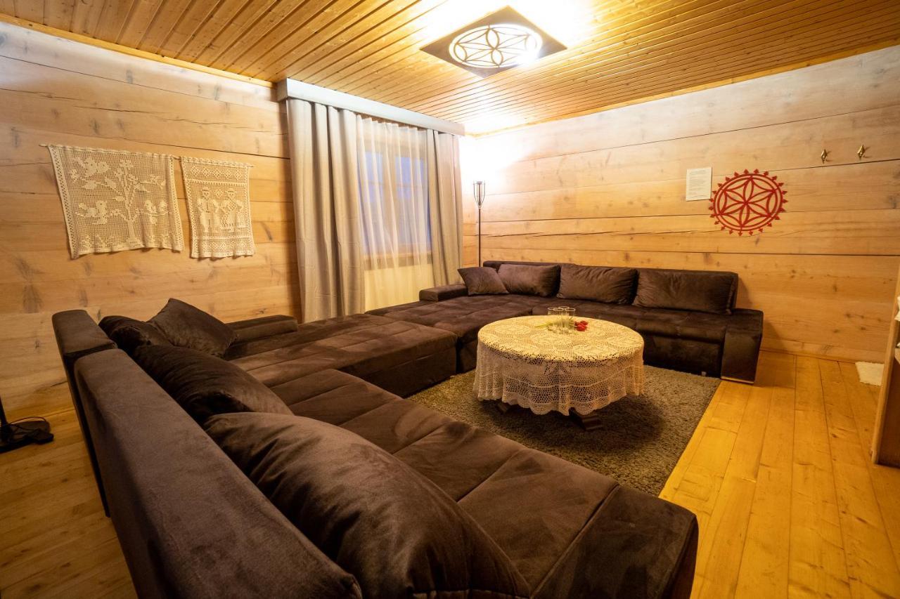 Gosciniec Debowa Gazdowka Bed & Breakfast Ustrzyki Dolne Exterior foto