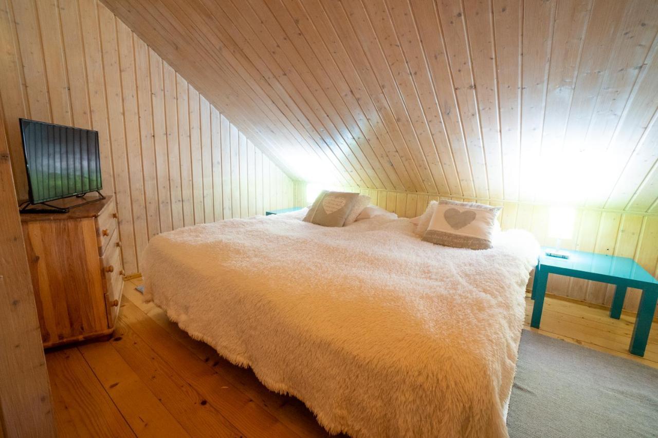 Gosciniec Debowa Gazdowka Bed & Breakfast Ustrzyki Dolne Exterior foto
