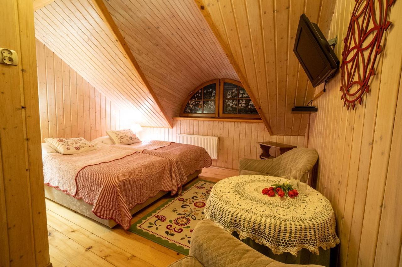 Gosciniec Debowa Gazdowka Bed & Breakfast Ustrzyki Dolne Exterior foto